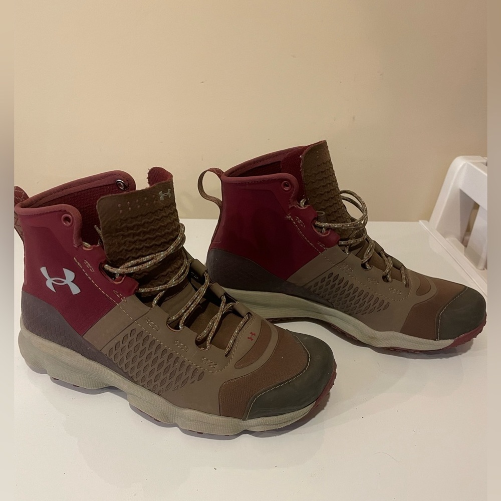 Women's Size 6.5 Under Armour Hiking Trail Boots